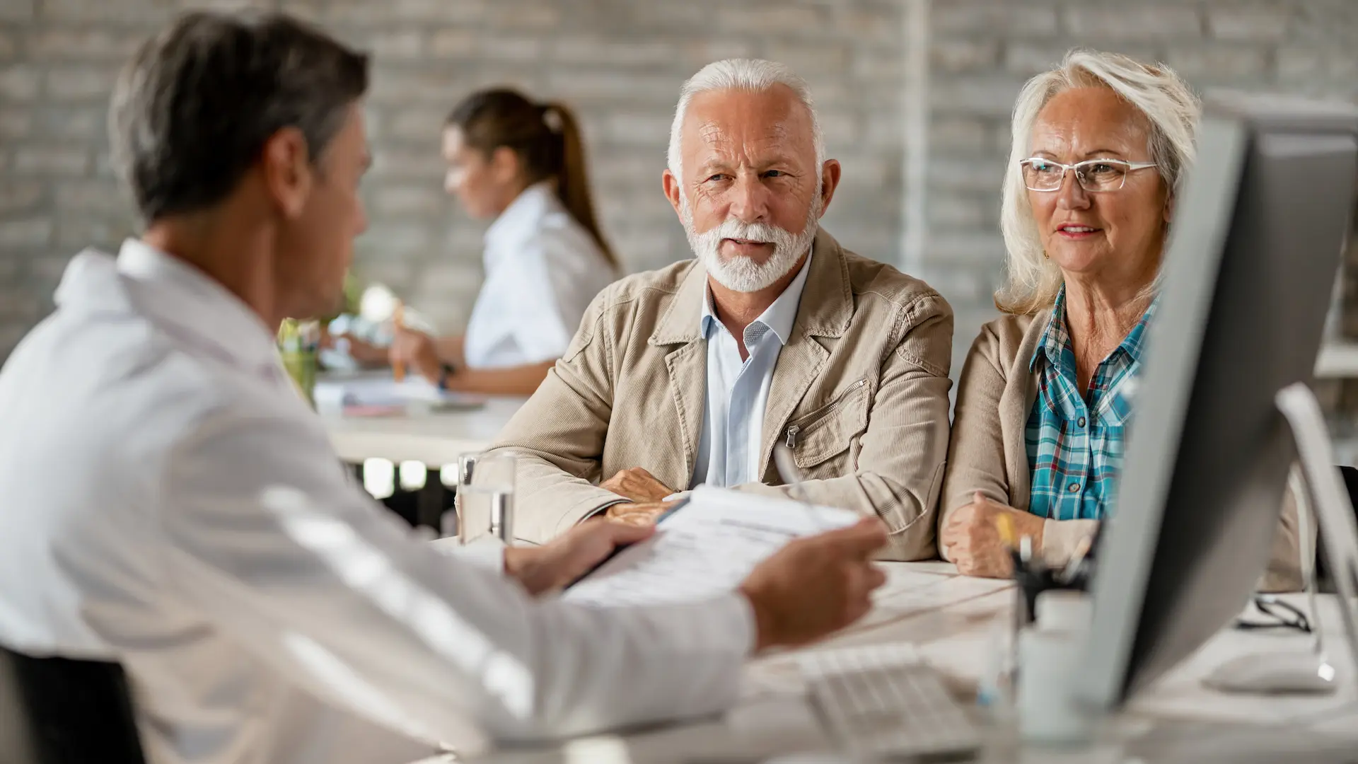 senior-couple-having-consultations